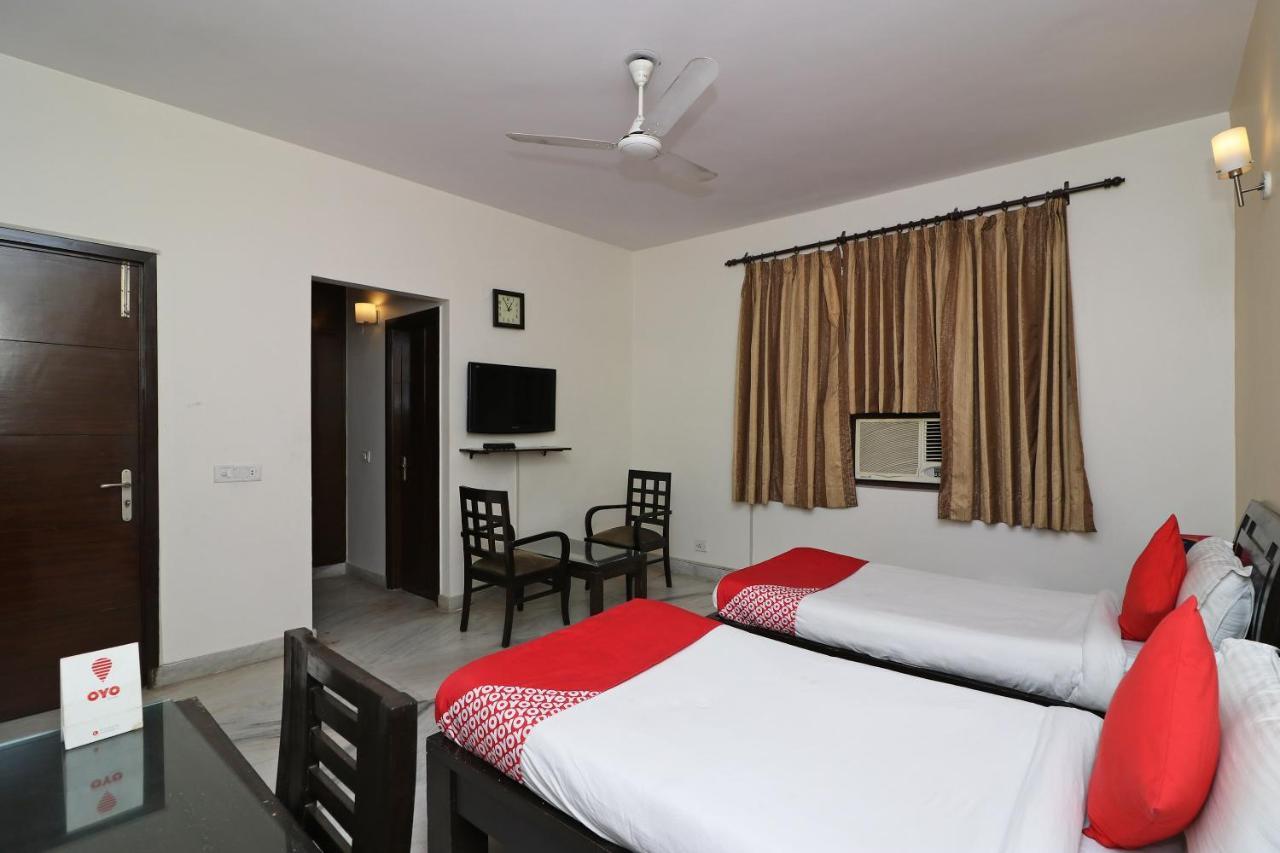 โอโย 595 อราวาลี เรซิเดนซี Hotel คูร์เคาน์ ภายนอก รูปภาพ