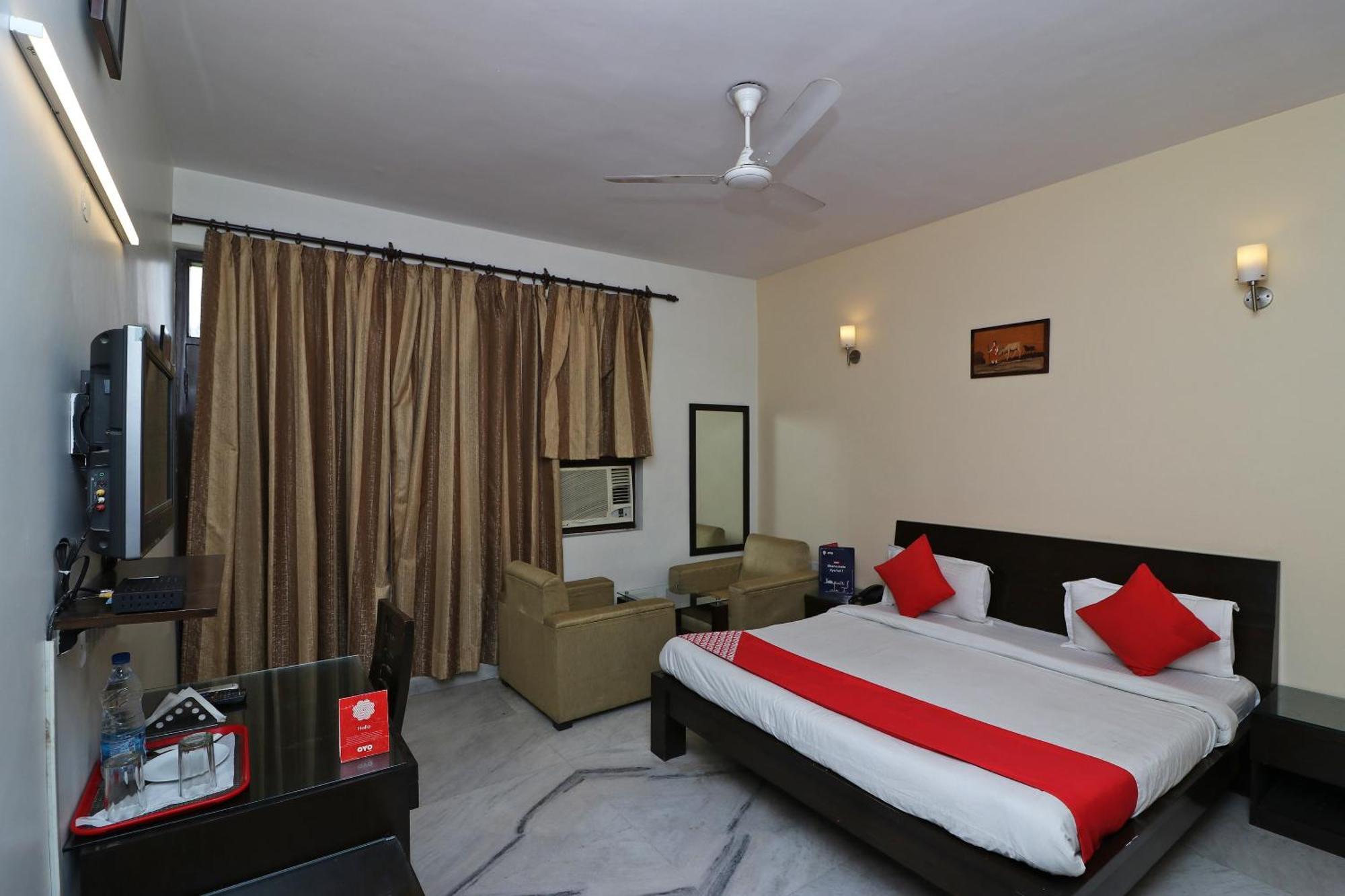โอโย 595 อราวาลี เรซิเดนซี Hotel คูร์เคาน์ ภายนอก รูปภาพ