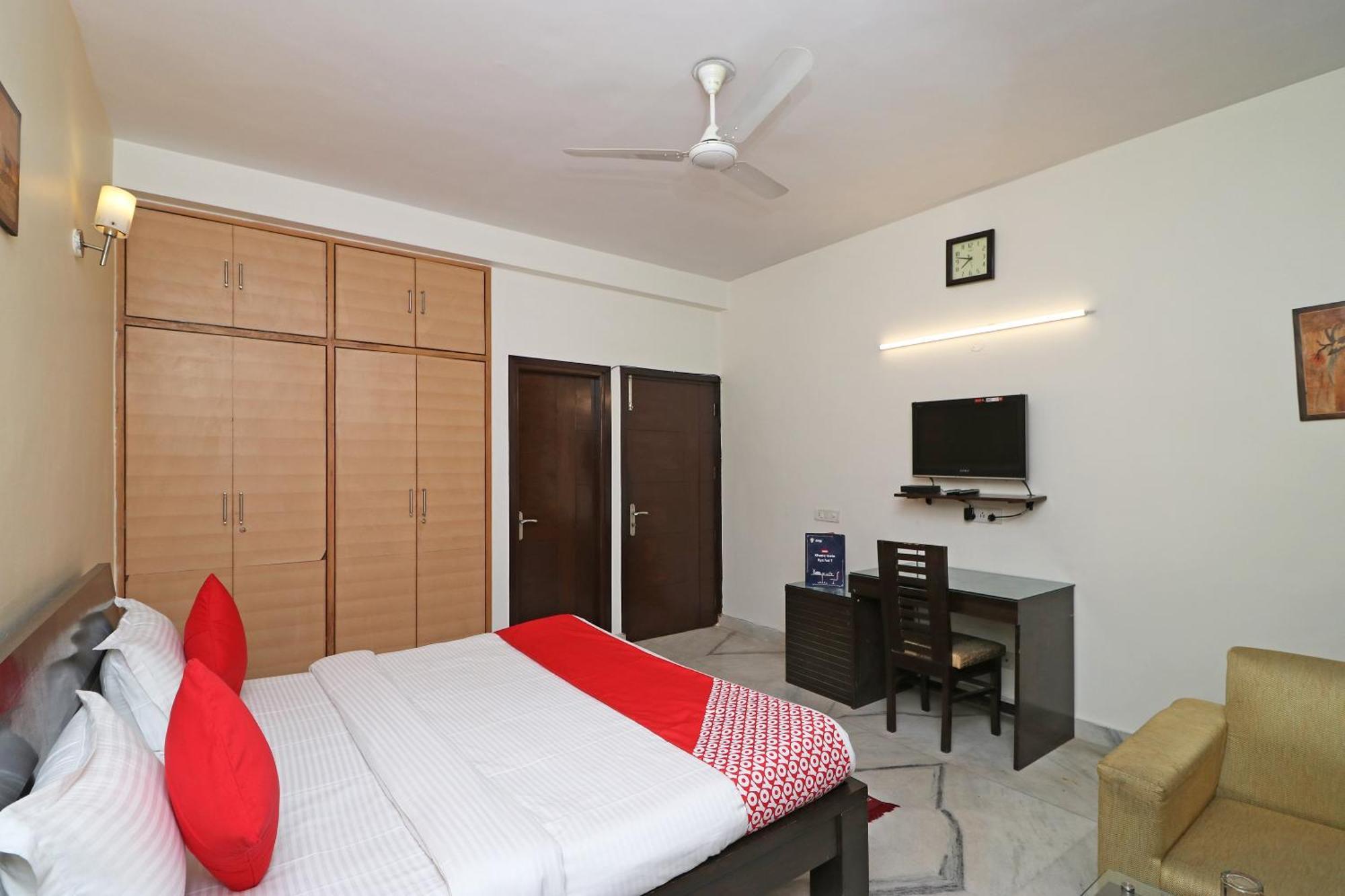 โอโย 595 อราวาลี เรซิเดนซี Hotel คูร์เคาน์ ภายนอก รูปภาพ