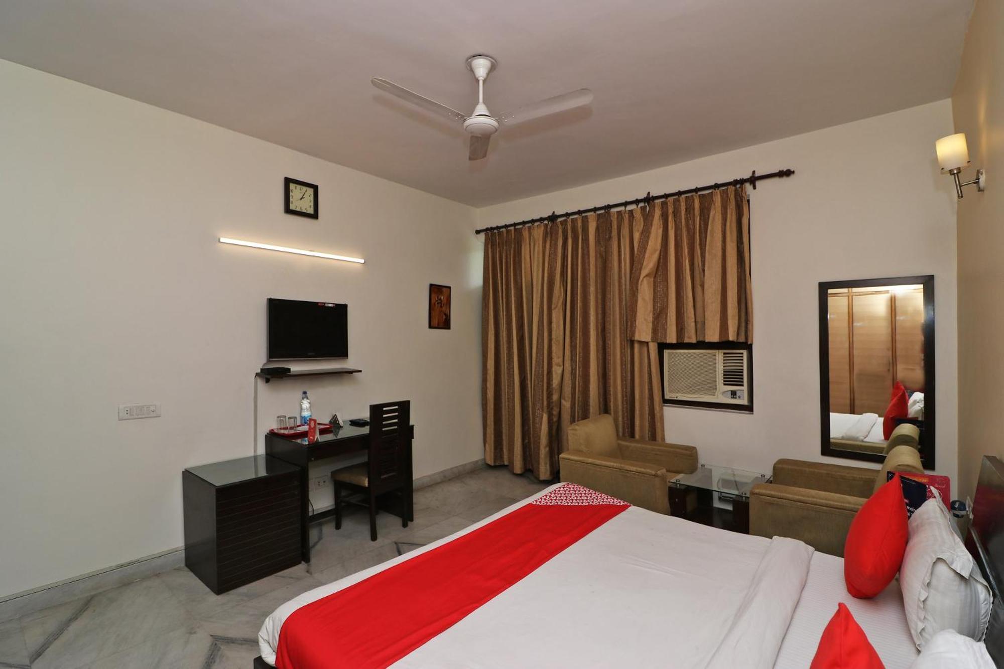 โอโย 595 อราวาลี เรซิเดนซี Hotel คูร์เคาน์ ภายนอก รูปภาพ