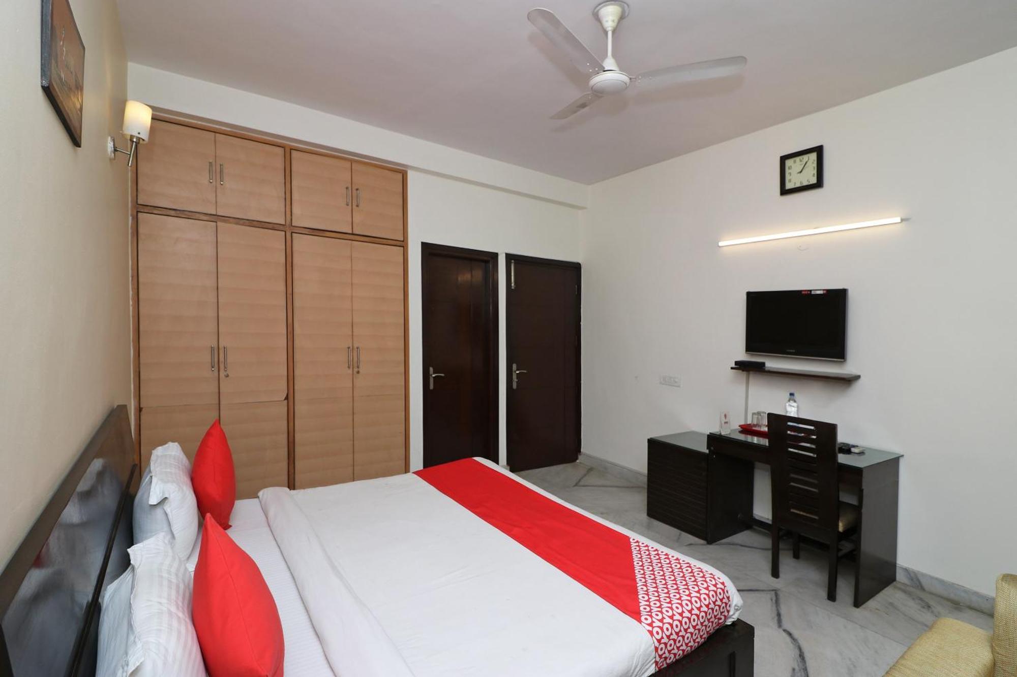 โอโย 595 อราวาลี เรซิเดนซี Hotel คูร์เคาน์ ภายนอก รูปภาพ